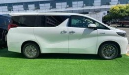 爆料丰田埃尔法视频大全,全方位视频解析，尽览豪华MPV风采